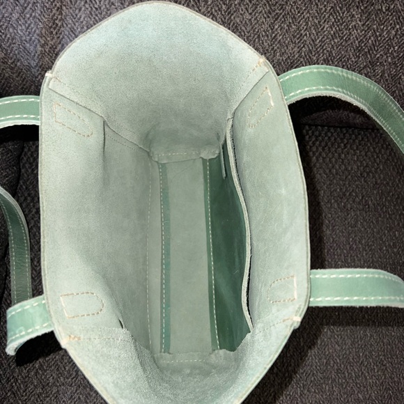 SOLD Portland Leather Goods Small Cucumber Juliette Tote - Picture 7 of 7